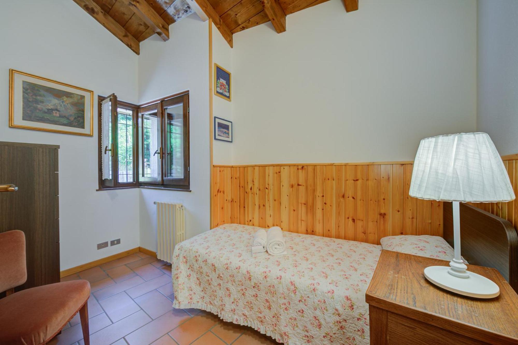 Villa Il Castagno Few Min From Beach - Happy Rentals Castelveccana Exterior foto